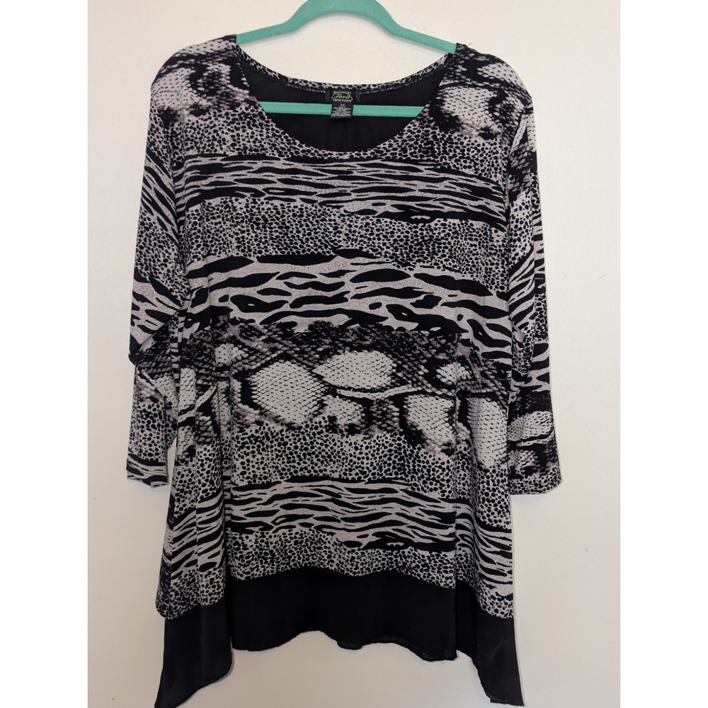 Shannon Ford Animal Print Women's Blouse Size 2X 3/4 Sleeve Handkerchief‎ Bottom